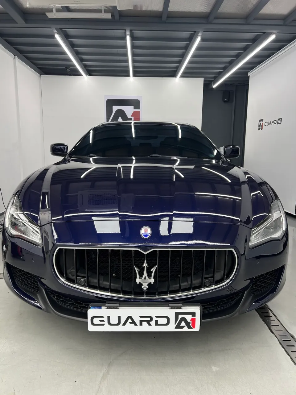 Maserati Quattroporteのカーラッピング事例｜クロームパーツのカスタム 施工写真 1-1