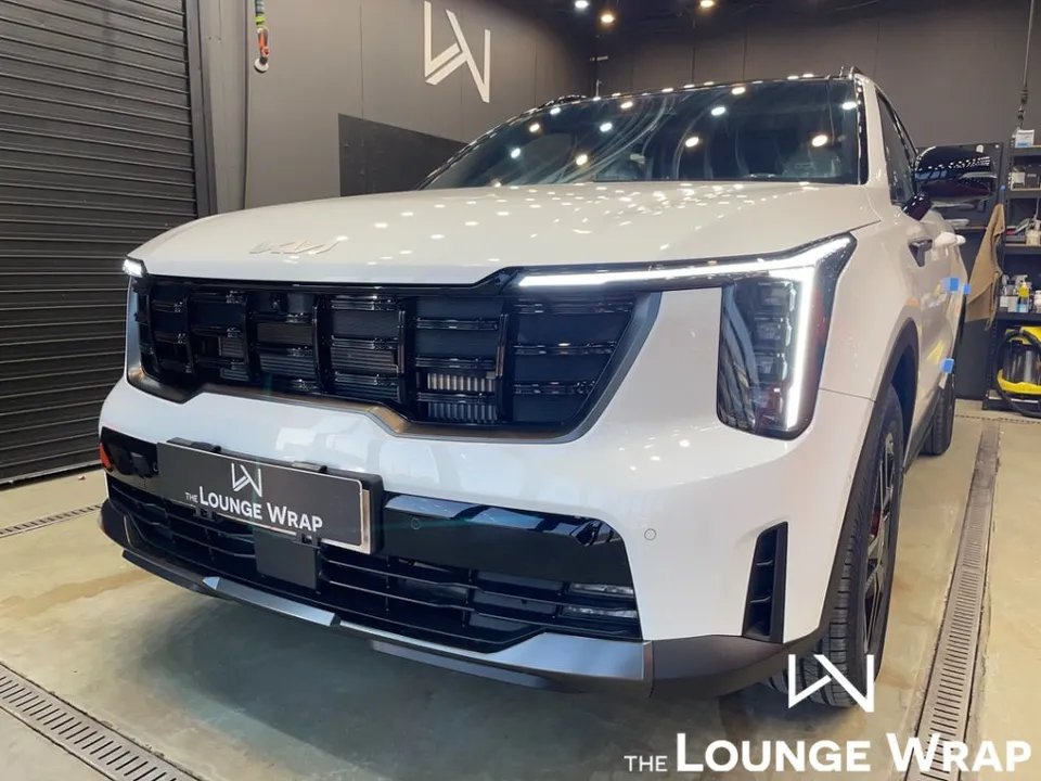 Kia Sorento PPF施工事例|フロント部分の保護 施工写真 2-1