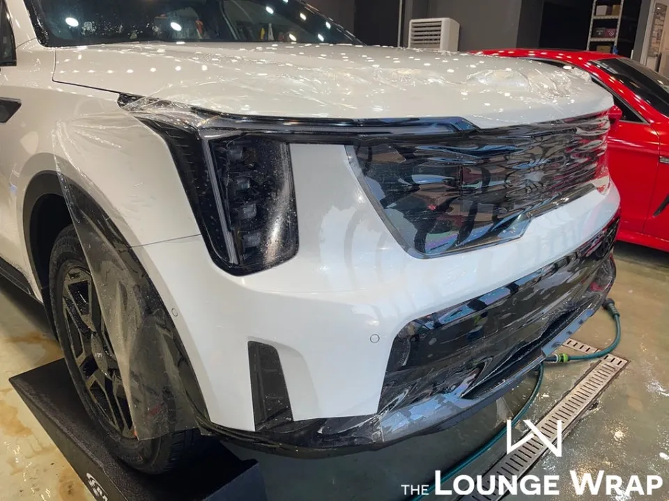 Kia Sorento PPF施工事例|フロント部分の保護 施工写真 3-2