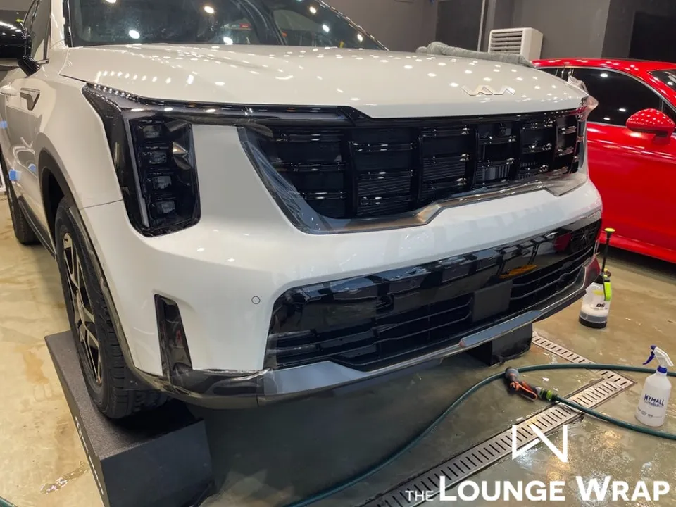 Kia Sorento PPF施工事例|フロント部分の保護 施工写真 4-2