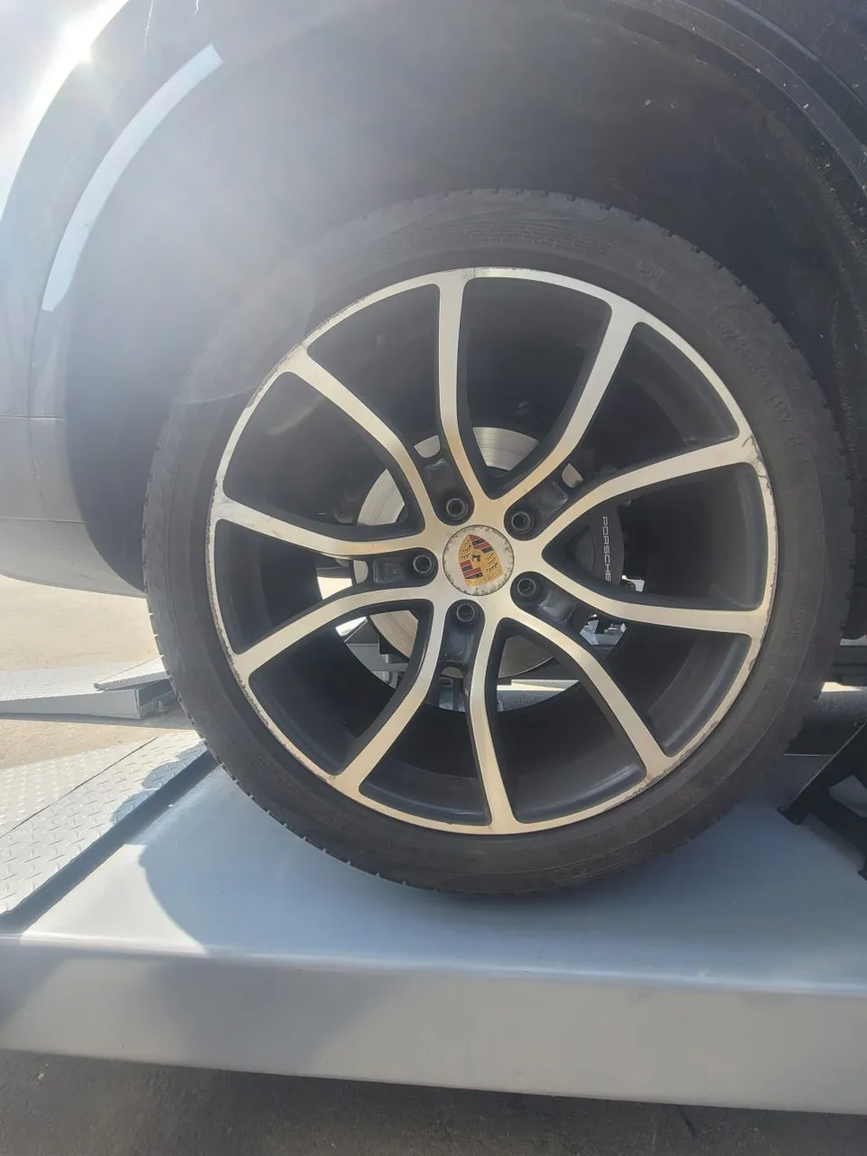 Porsche Cayenneのホイールリペア・塗装事例 施工写真 2