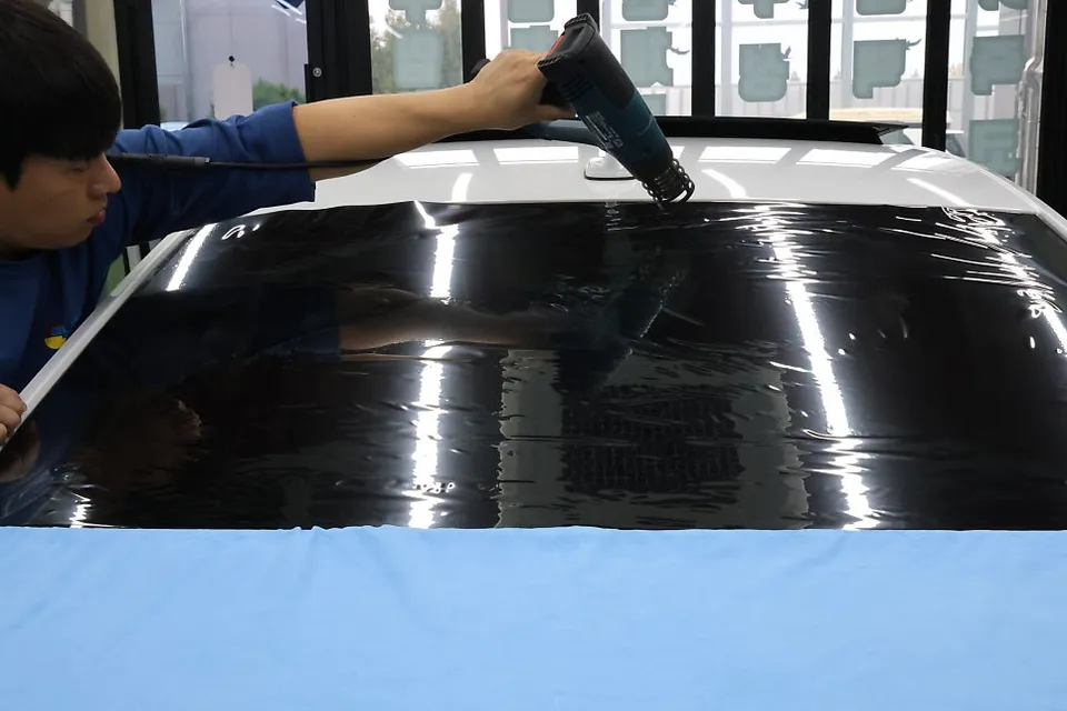 Kia Carnivalのカーフィルム施工事例|熱遮断と快適性を両立 施工写真 2-2