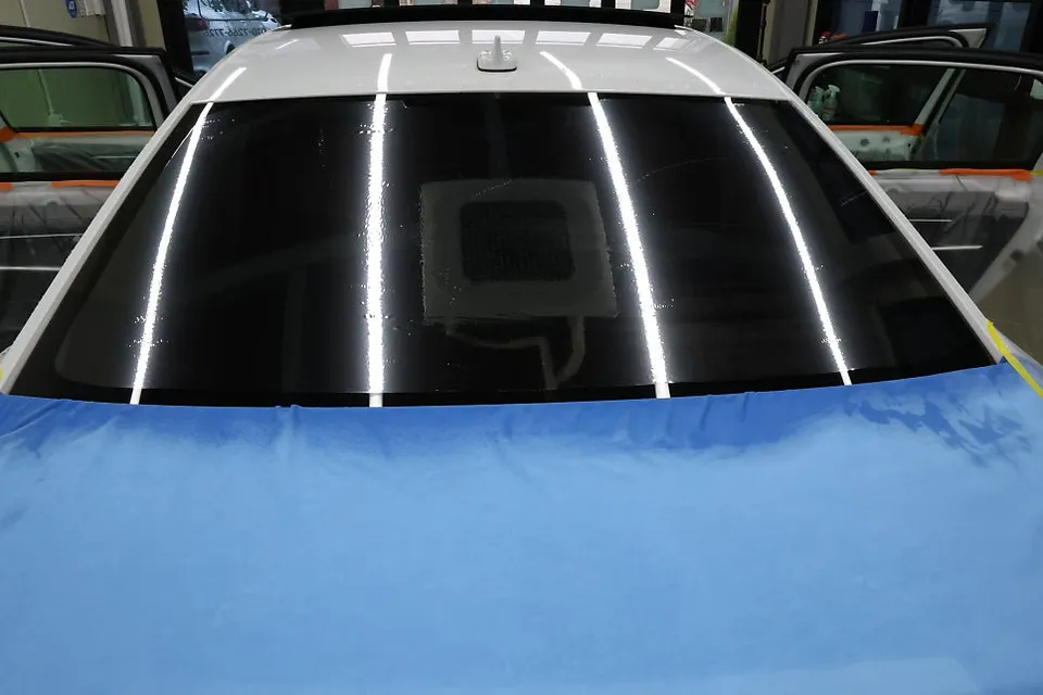 Kia Carnivalのカーフィルム施工事例|熱遮断と快適性を両立 施工写真 2-3