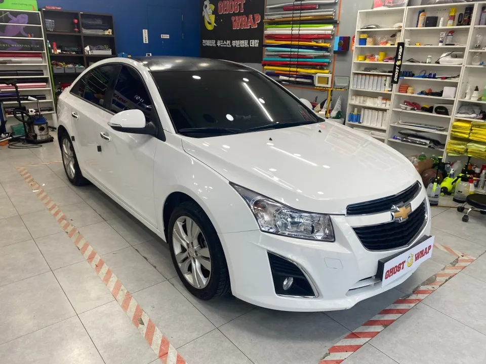 Chevrolet Cruzeのカーラッピング事例:ユーズド感を刷新 施工写真 1-1