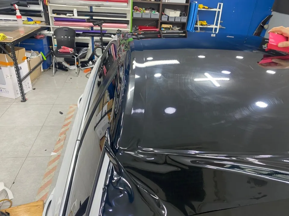 Chevrolet Cruzeのカーラッピング事例:ユーズド感を刷新 施工写真 3-3