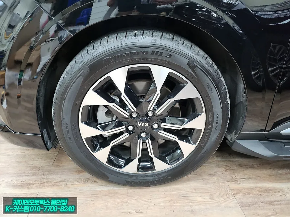 Kia Carnival KA4 vinyl wrap - Kia Carnival KA4 Vinyl Wrap Review: Stylish Exterior Upgrade photo 4