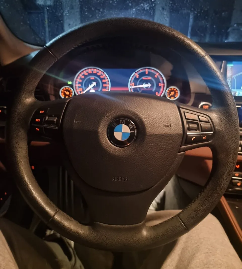 BMW 5 Series F10のAndroid Auto・CarPlay取付事例 施工写真 3