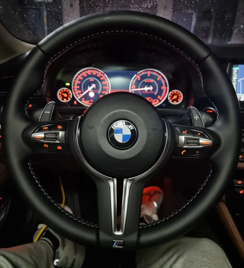 BMW 5 Series F10のAndroid Auto・CarPlay取付事例 施工写真 5