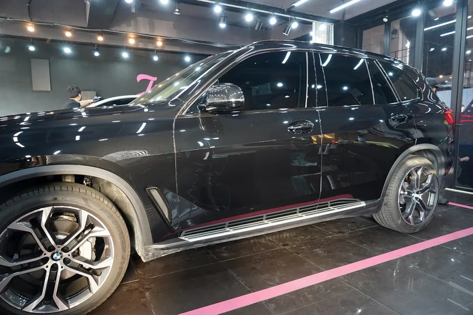 BMW X5のPPF施工事例｜ドア・フェンダー保護 施工写真 3-3
