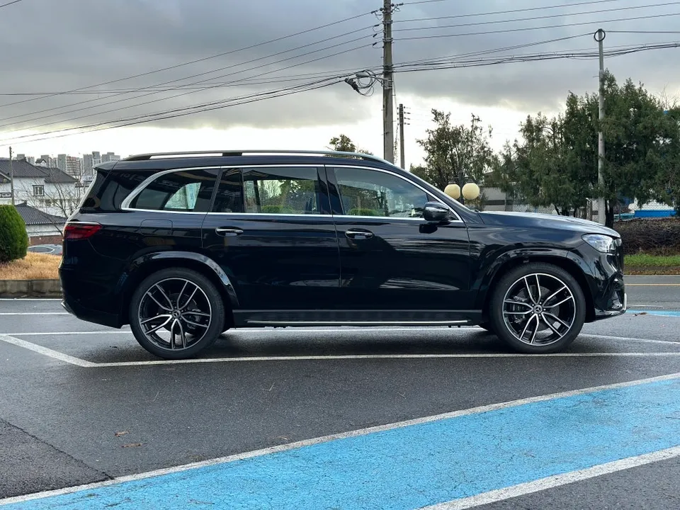 Mercedes-Benz GLS 580のカーラッピング事例|クロームをブラック化 施工写真 3-1