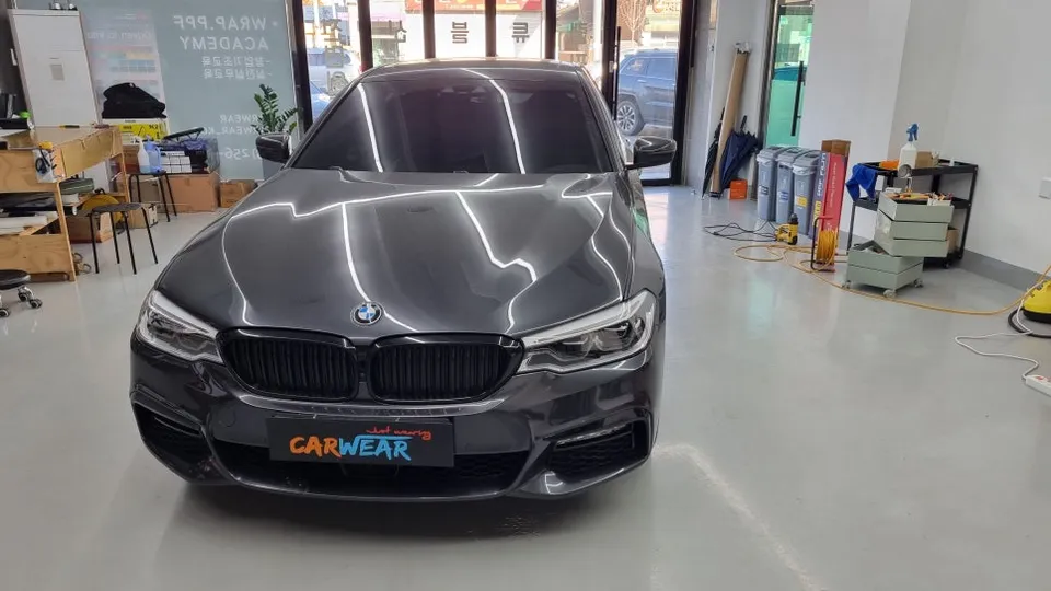 BMW 5 Series G30 カーラッピング事例：クロームdelete 写真