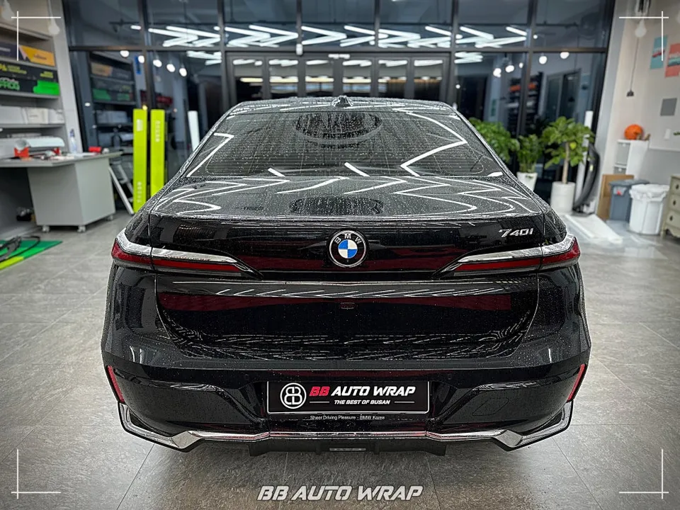 BMW 7 Series G70 vinyl wrap - BMW 7 Series G70 Vinyl Wrap Review: Cost & Results photo 4