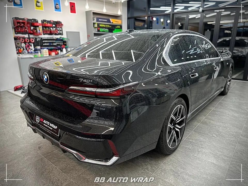 BMW 7 Series G70のカーラッピング事例｜費用目安・仕上がり 施工写真 3-1