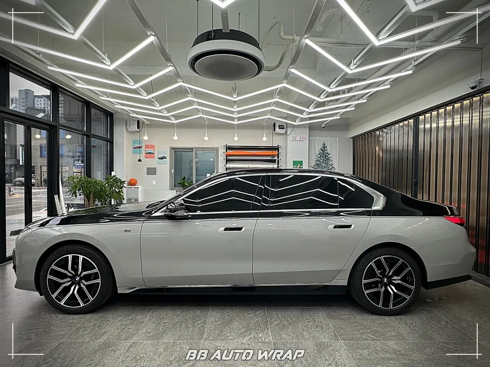 BMW 7 Series G70のカーラッピング事例｜費用目安・仕上がり 施工写真 2-2