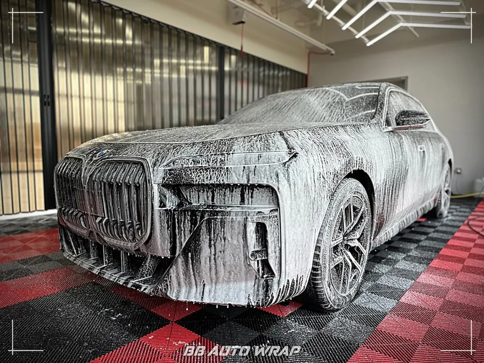 BMW 7 Series G70のカーラッピング事例｜費用目安・仕上がり 施工写真 3-2