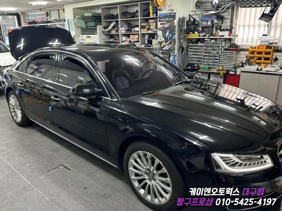 Audi A8のカーフィルム施工事例 施工写真 2