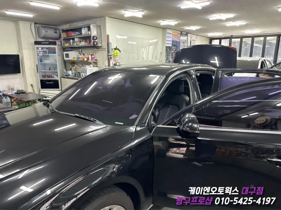 Audi A8のカーフィルム施工事例 施工写真 3