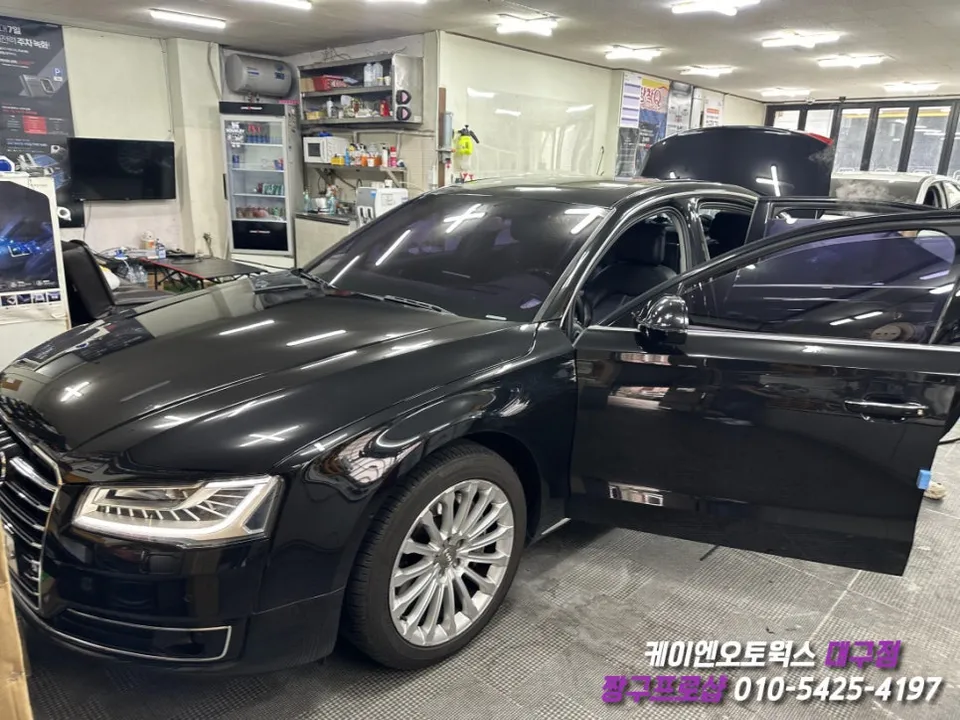 Audi A8のカーフィルム施工事例 施工写真 4