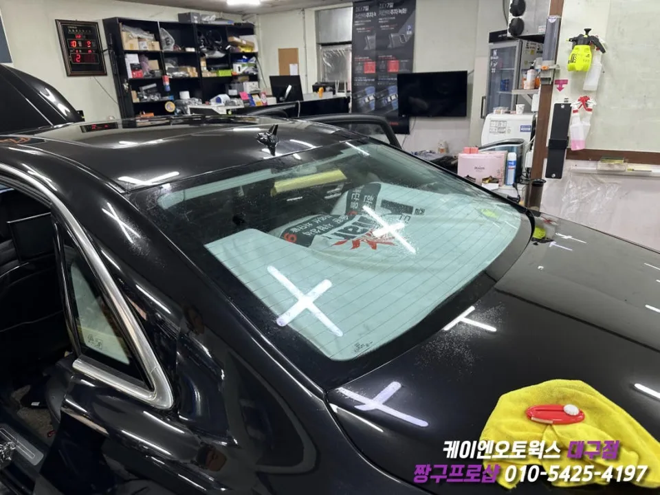 Audi A8のカーフィルム施工事例 施工写真 5