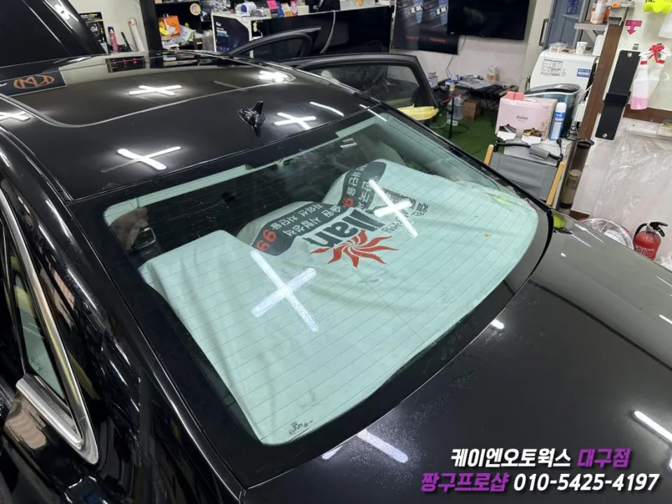 Audi A8のカーフィルム施工事例 施工写真 6