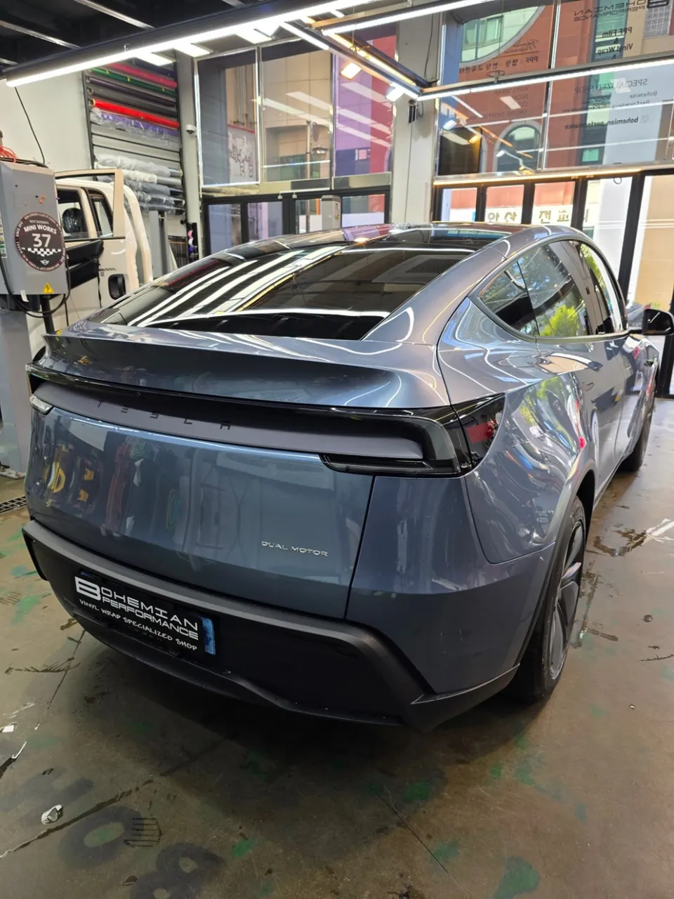 Tesla Model YのPPF施工事例|無光フィルムの魅力 施工写真 1-2