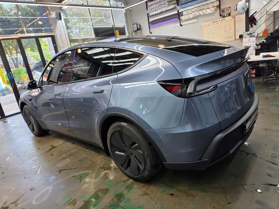 Tesla Model YのPPF施工事例|無光フィルムの魅力 施工写真 3-2