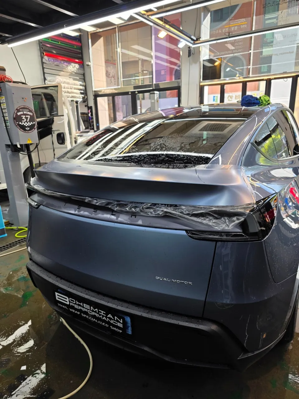 Tesla Model YのPPF施工事例|無光フィルムの魅力 施工写真 2-3