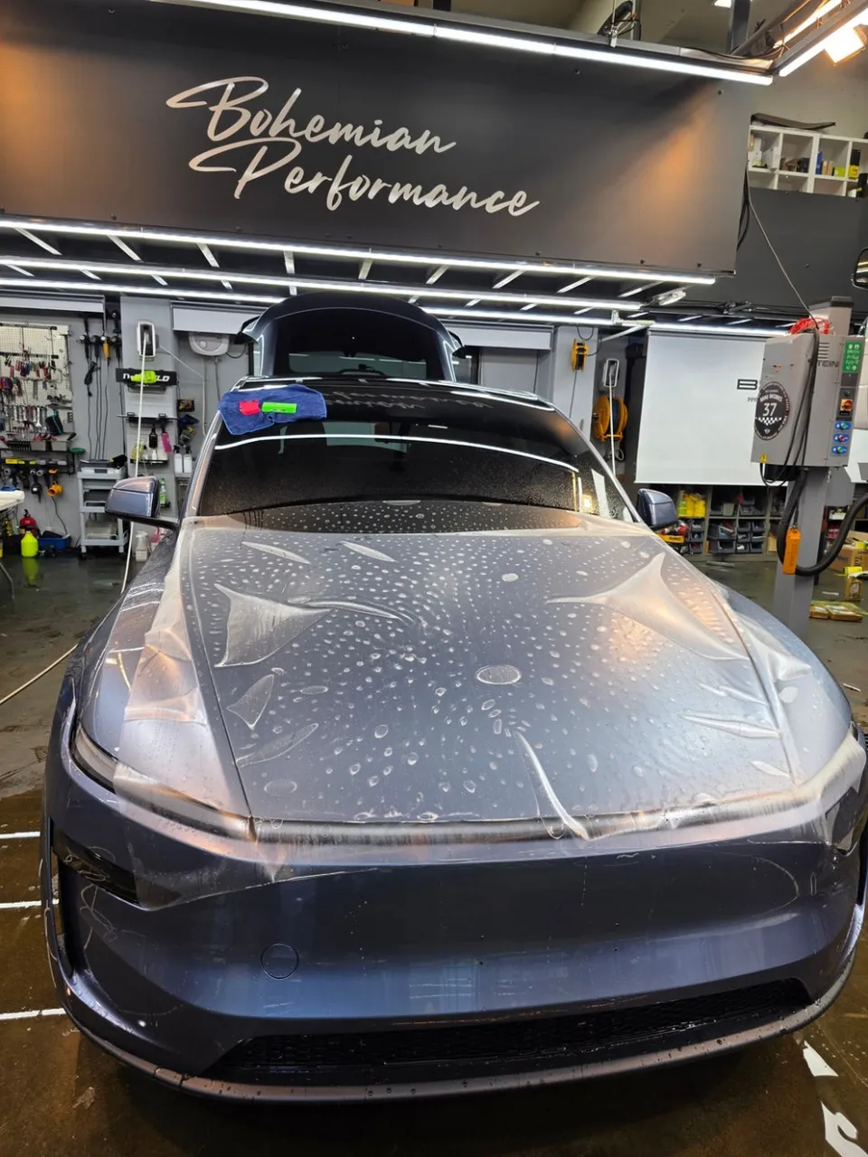 Tesla Model YのPPF施工事例|無光フィルムの魅力 施工写真 3-3