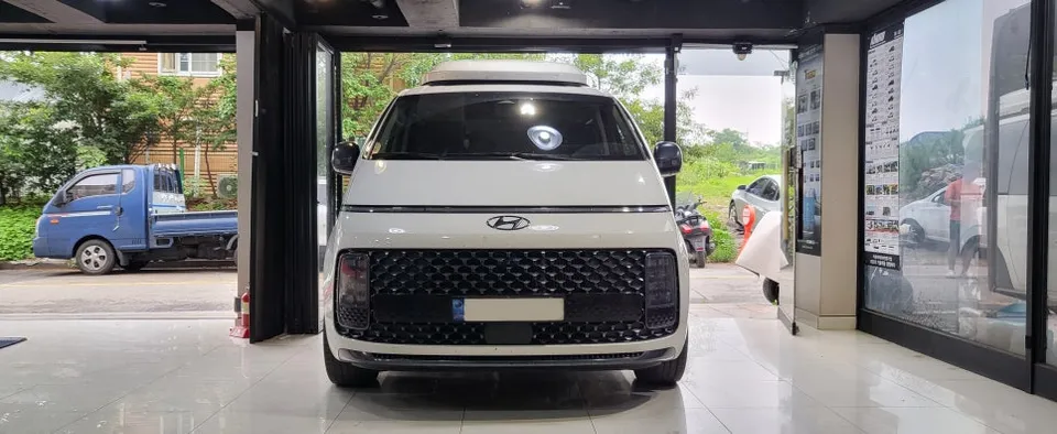 Hyundai Starex ambient lighting installation result