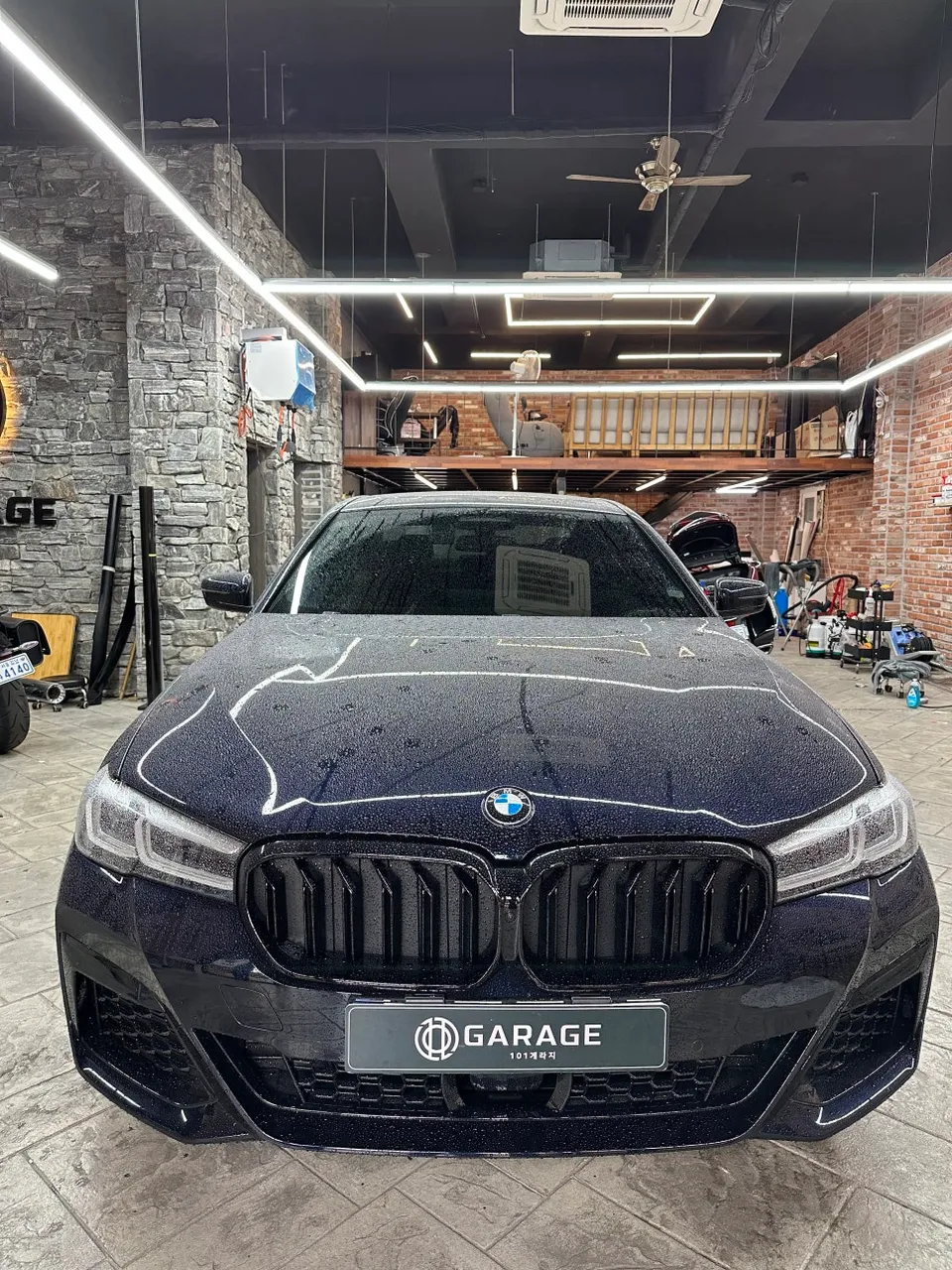 BMW 5 Series F10 vinyl wrap - BMW 5 Series F10 Vinyl Wrap Review: Sporty Upgrade photo 4