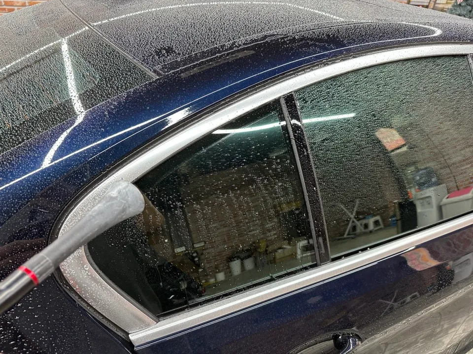 BMW 5 Series F10 vinyl wrap - BMW 5 Series F10 Vinyl Wrap Review: Sporty Upgrade photo 5