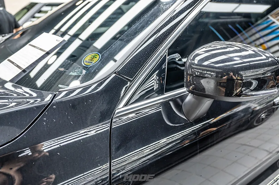 Volvo XC60のカーラッピング事例：クローム除去で印象激変 施工写真 2-1