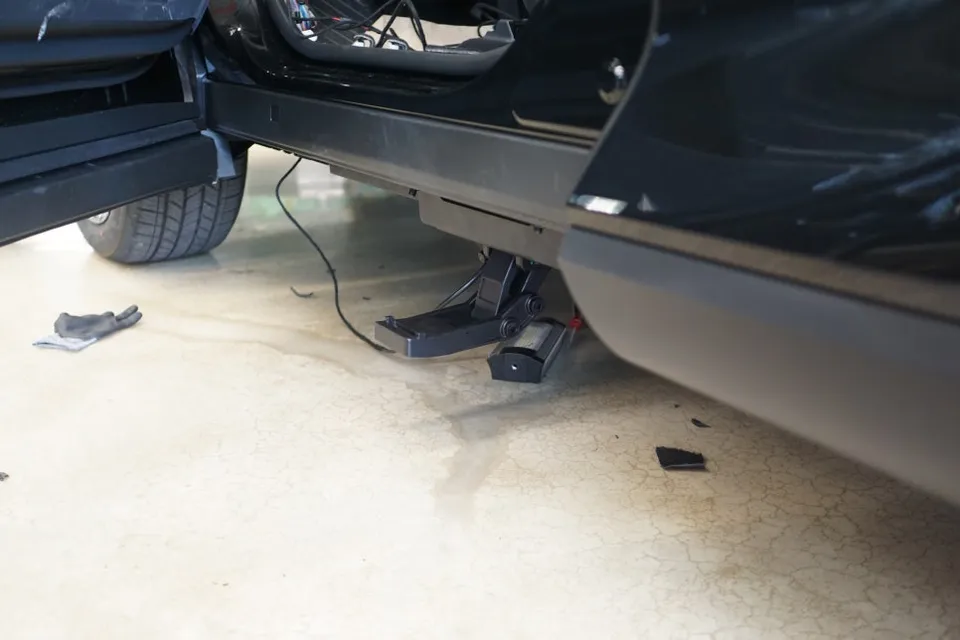 Lexus RX-350h body kit - Lexus RX 350h Electric Running Boards Review — Enhanced Access photo 3