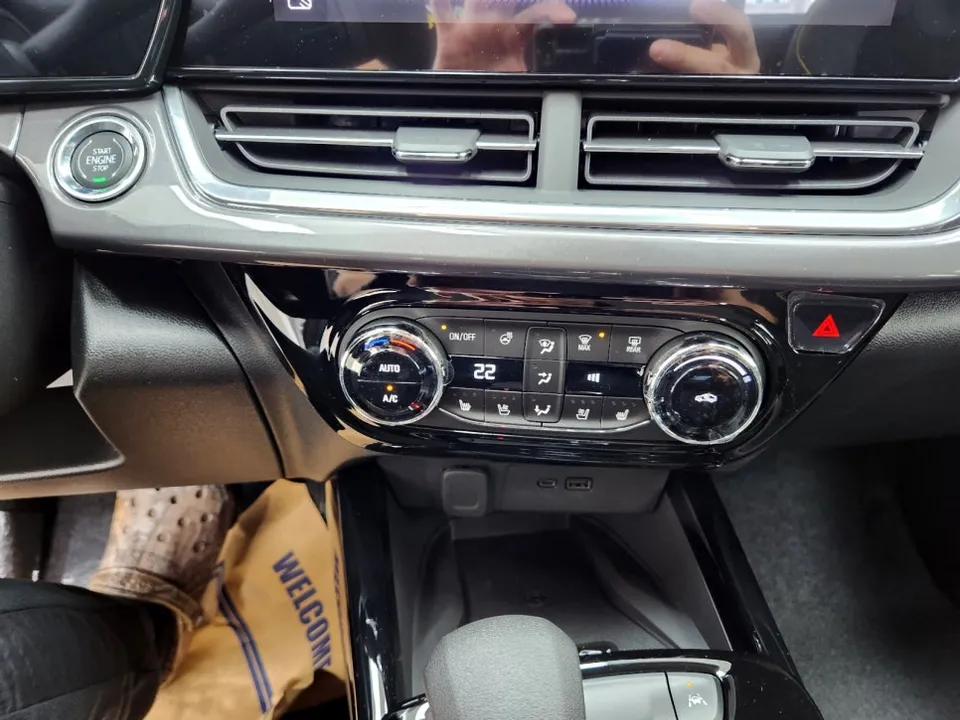 Audi Q5のドラレコ取付事例|韓国での施工例 施工写真 3-3