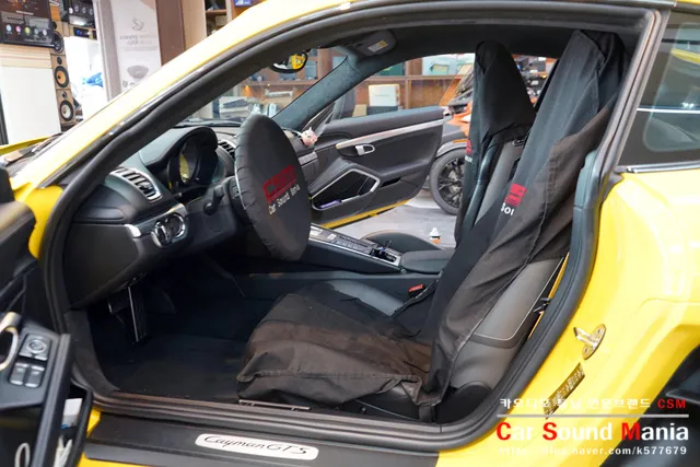 Porsche Caymanのドラレコ取付事例|費用目安・仕上がり 施工写真 1-2