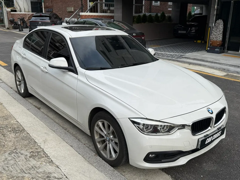 BMW 3 Seriesのカーラッピング事例｜費用目安・仕上がり 施工写真 2-1