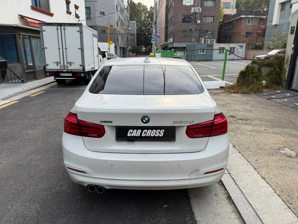 BMW 3 Seriesのカーラッピング事例｜費用目安・仕上がり 施工写真 1-2