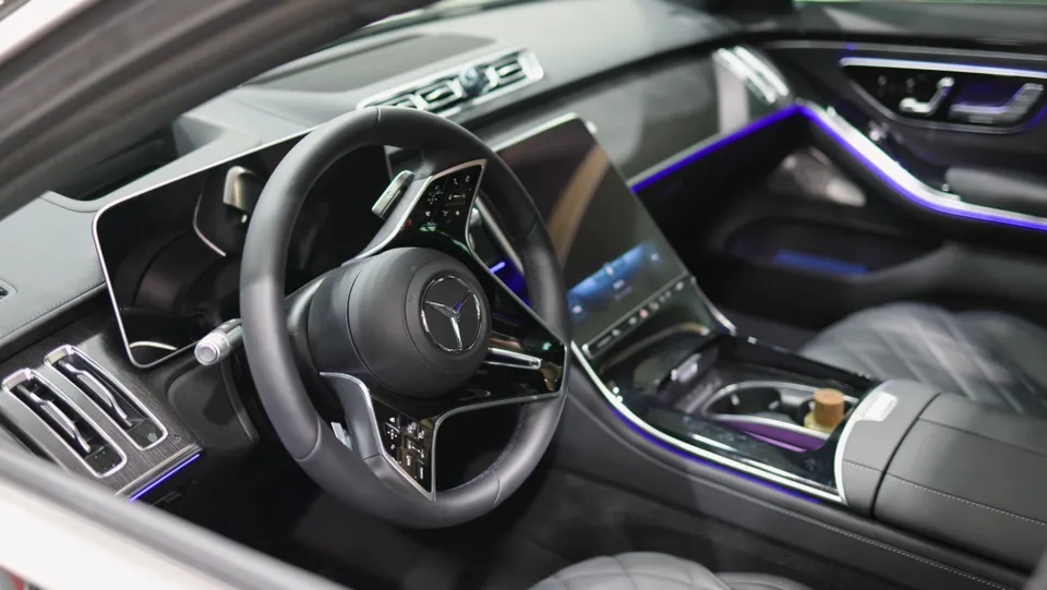 Mercedes-Benz S-Class W223 steering wheel review