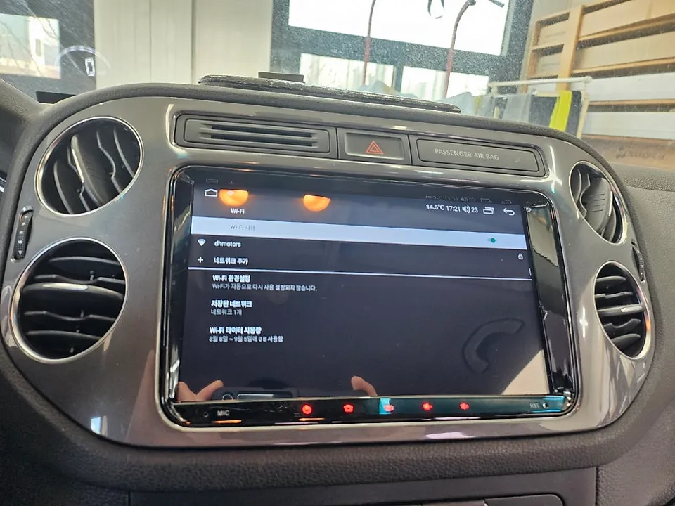 Volkswagen TiguanのAndroid Auto・CarPlay取付事例 施工写真 3-2