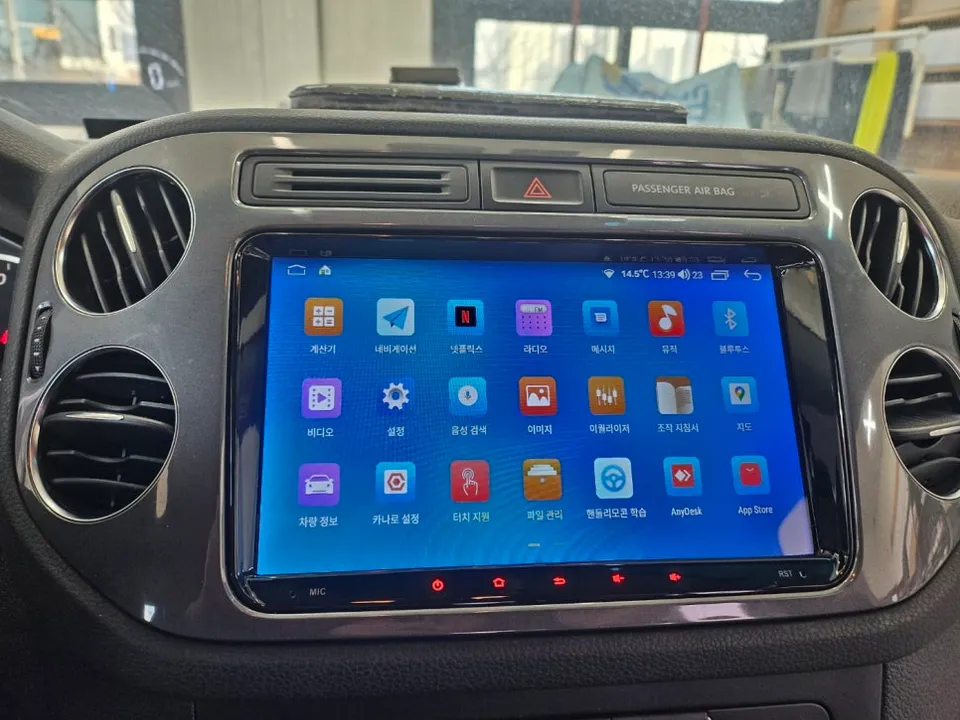 Volkswagen TiguanのAndroid Auto・CarPlay取付事例 施工写真 4-2