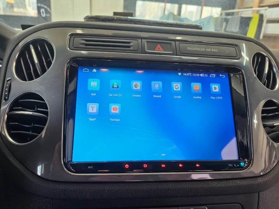 Volkswagen TiguanのAndroid Auto・CarPlay取付事例 施工写真 1-3