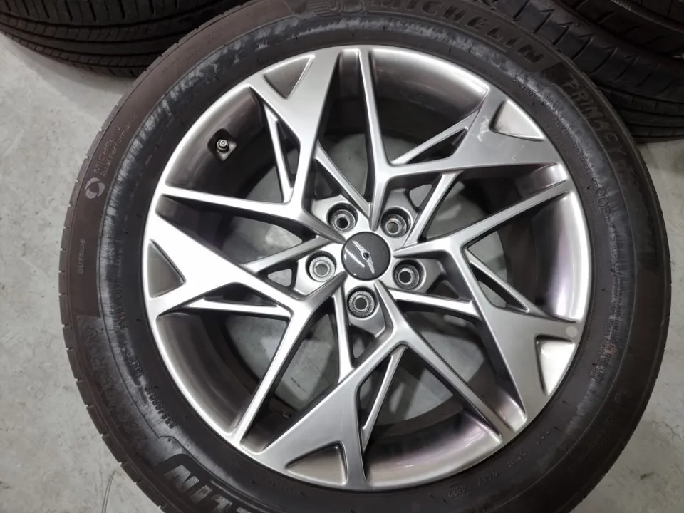 Genesis GV70のホイールリペア・塗装事例 施工写真 2