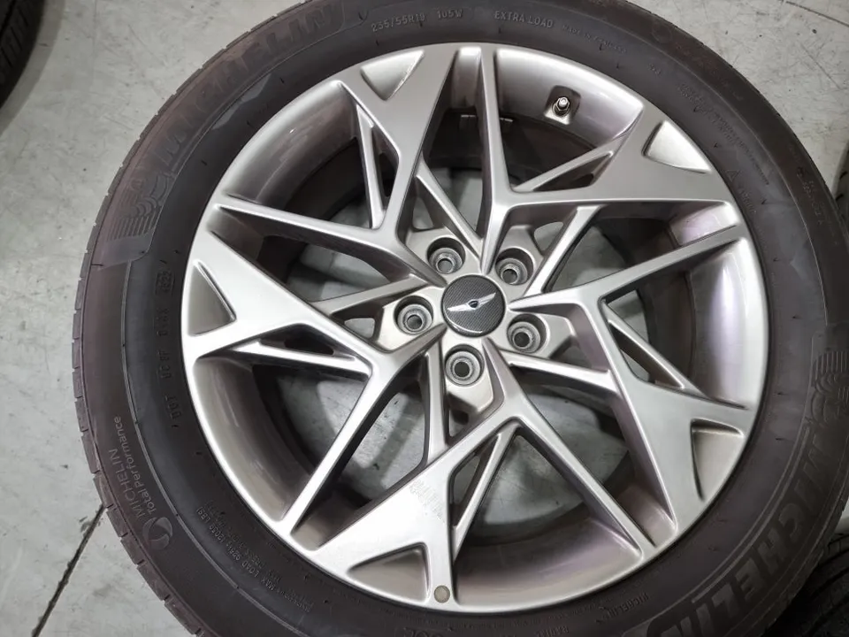 Genesis GV70のホイールリペア・塗装事例 施工写真 3