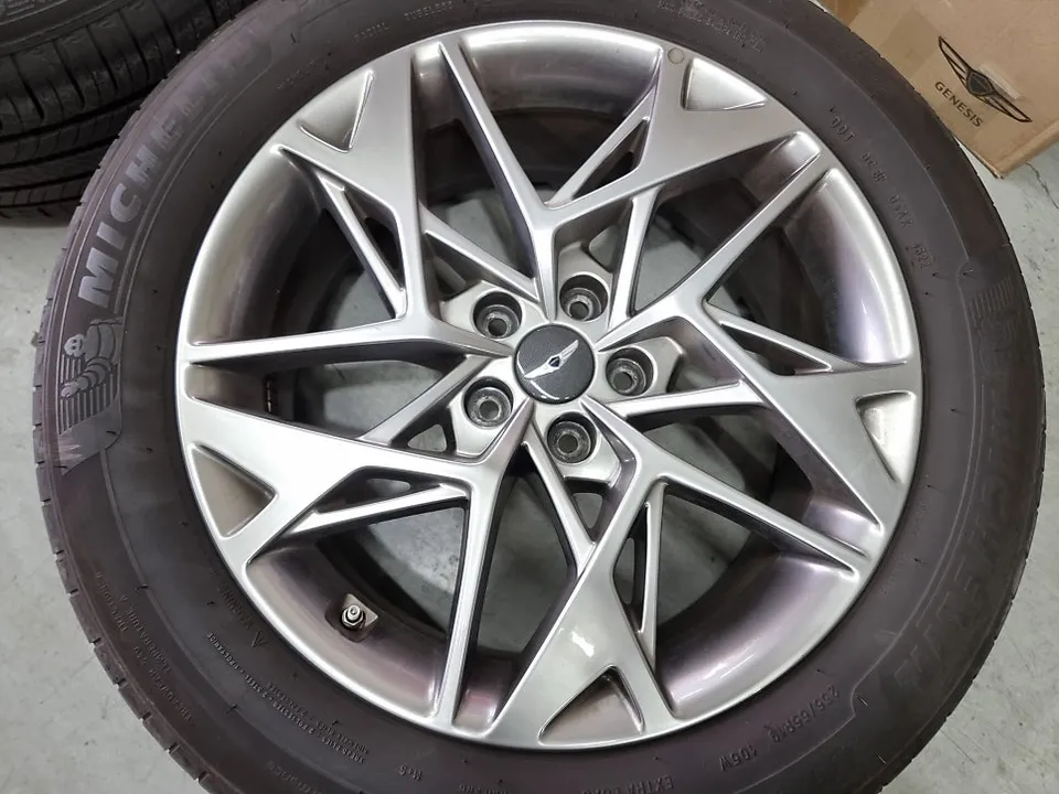 Genesis GV70のホイールリペア・塗装事例 施工写真 4