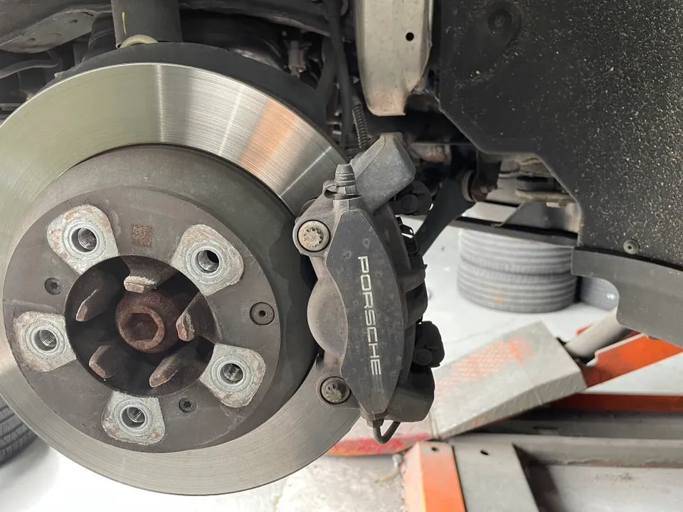 Porsche Cayenne caliper painting - Porsche Cayenne Caliper Paint Review — Stunning Red Finish photo 4