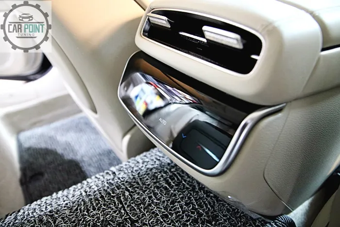 Genesis G80の室内PPF施工事例|傷・指紋対策 施工写真 2-3