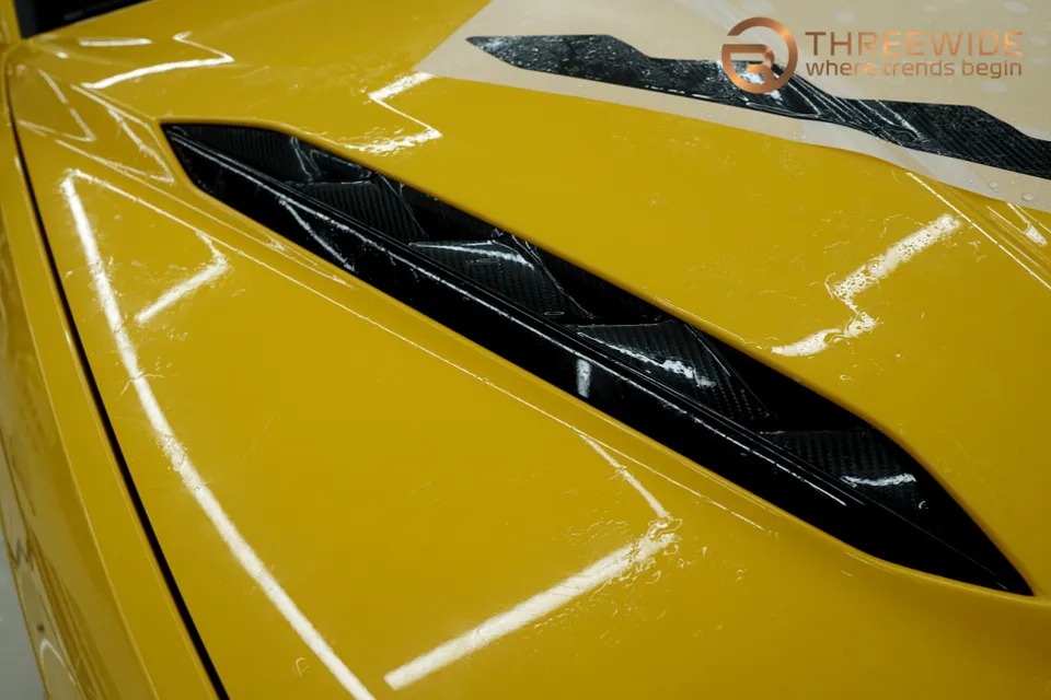 Lamborghini UrusのPPF施工事例：無光ブラックとカーボン調 施工写真 2-3