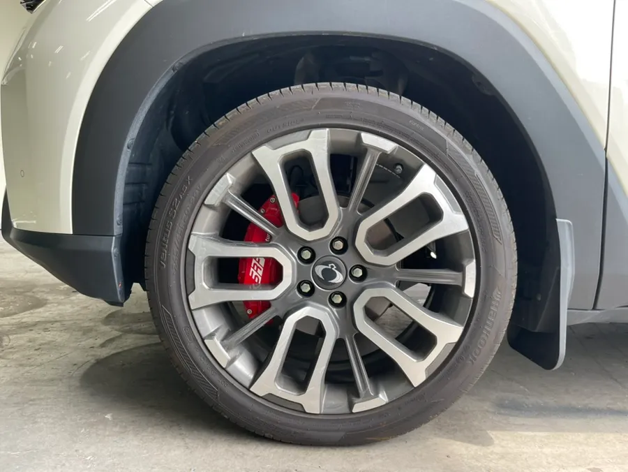 Kia Torres wheel repair - Kia Torres Wheel Repair & Painting Review: Gloss Black Finish photo 4