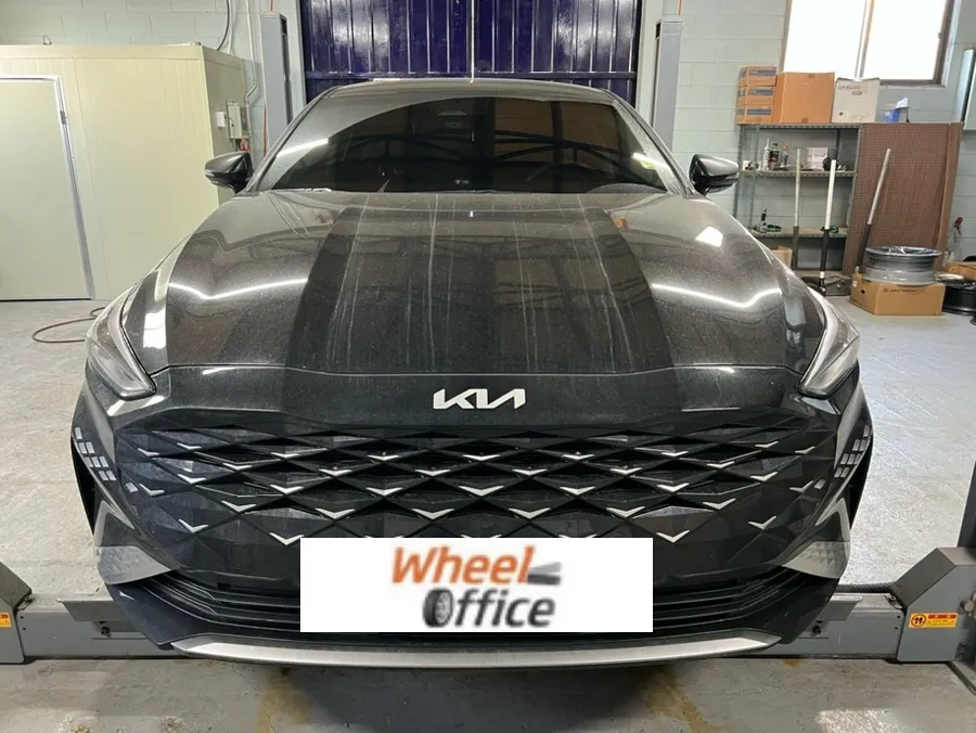 Kia K8 wheel repair - Kia K8 Wheel Repair & Painting Review: Gloss Black Finish photo 3