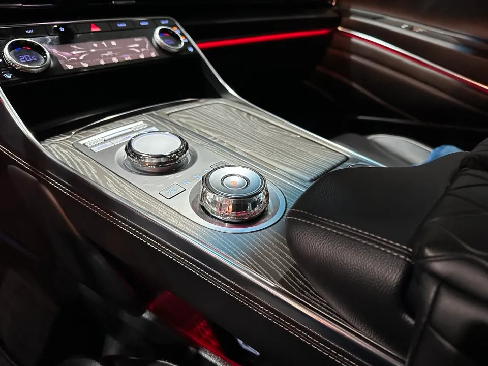 Genesis GV80 ambient lighting - Genesis GV80 Ambient Lighting Review — Enhanced Interior photo 3